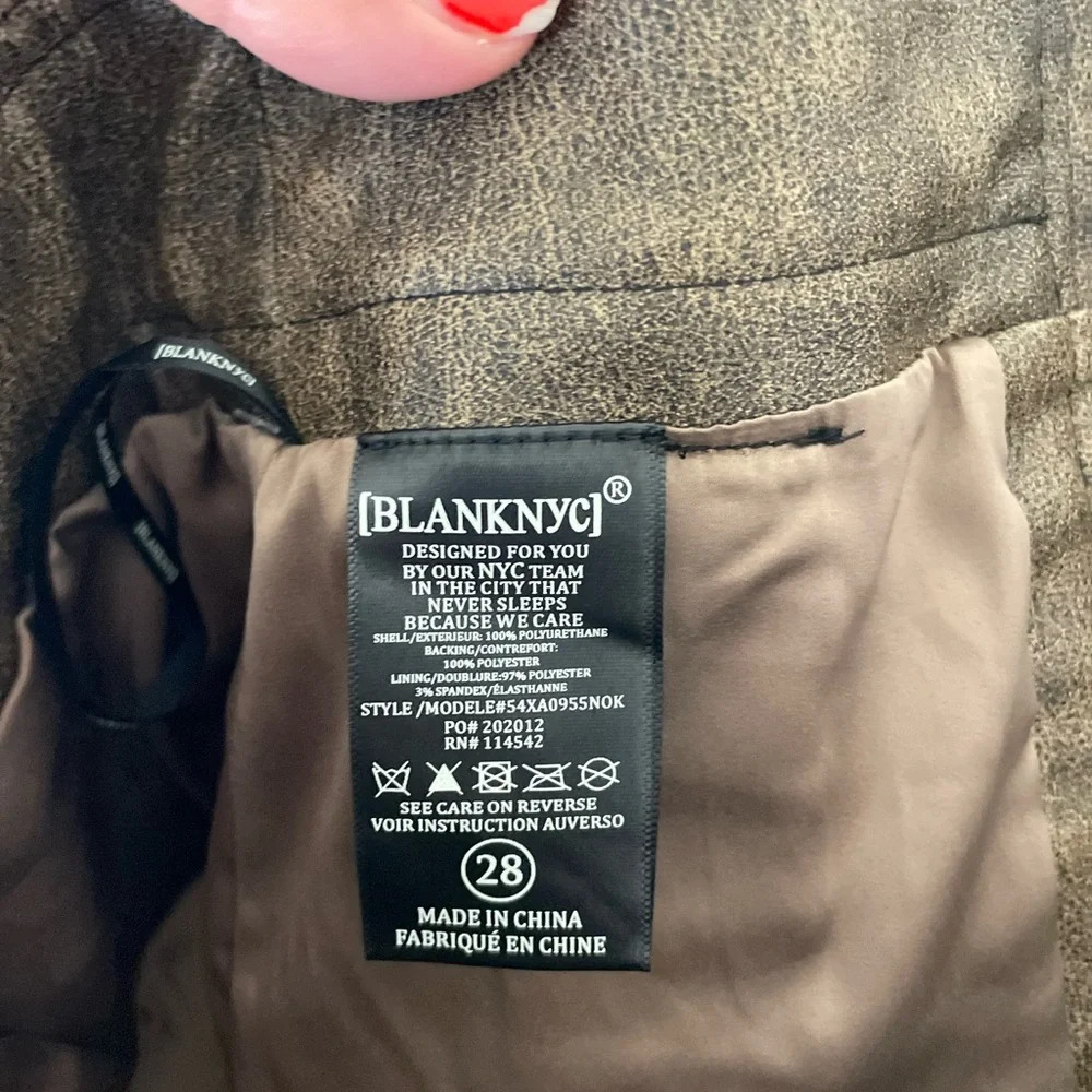 BlankNYC brown faux lea motto micro mini skirt - Picture 9 of 12
